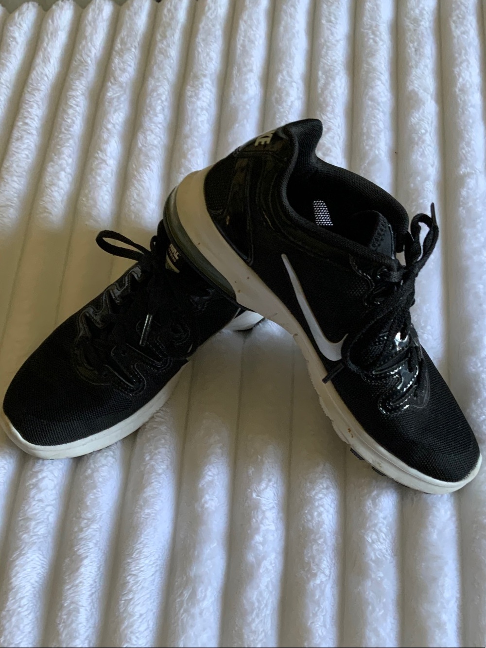 Nike Black and White Low-Top Running Shoes